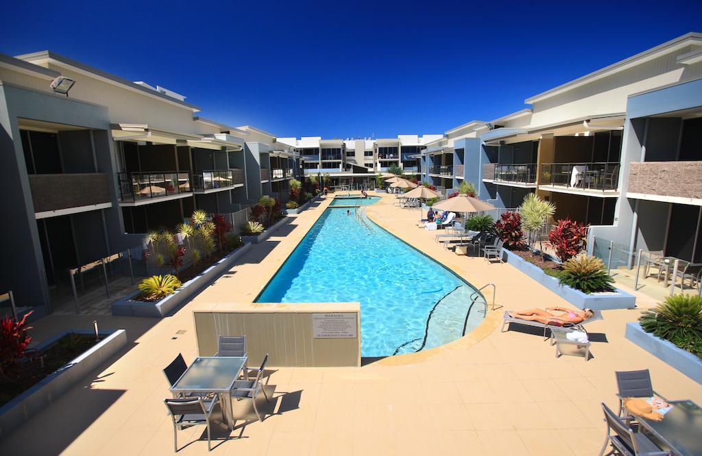 Ramada By Wyndham Hervey Bay Eksteriør billede The pool at the new hotel