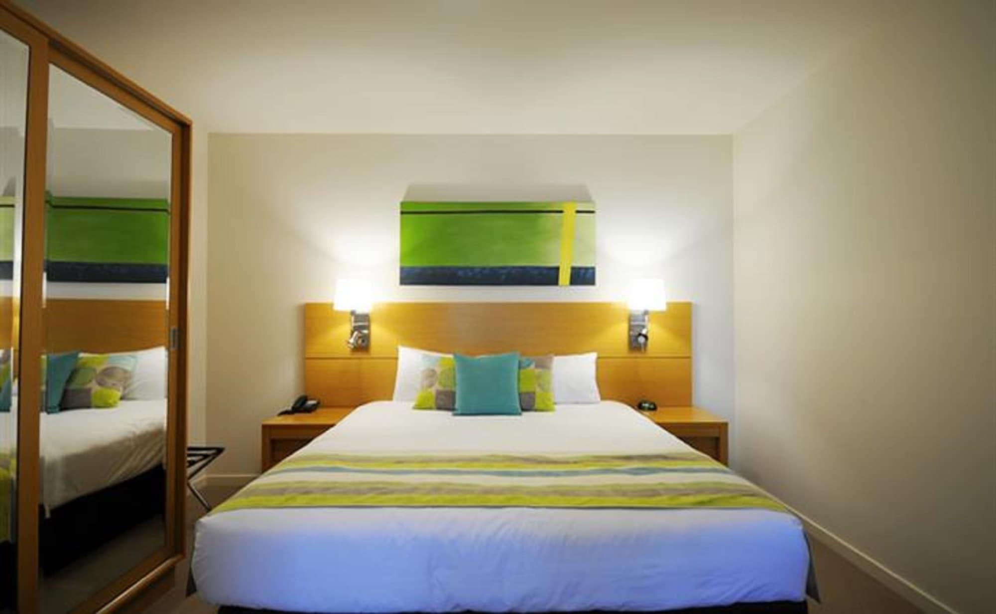 Ramada By Wyndham Hervey Bay Eksteriør billede A bedroom at the hotel