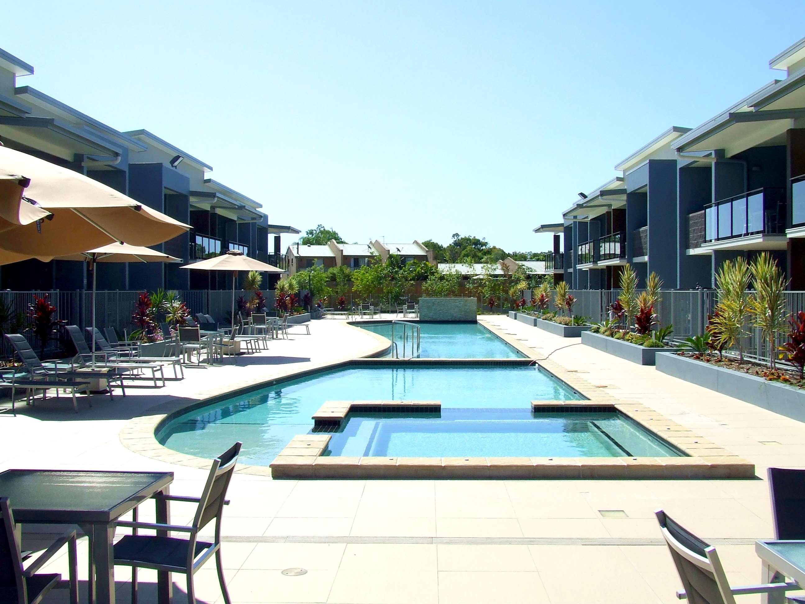Ramada By Wyndham Hervey Bay Eksteriør billede The pool at the Mantra on Saltwater Island