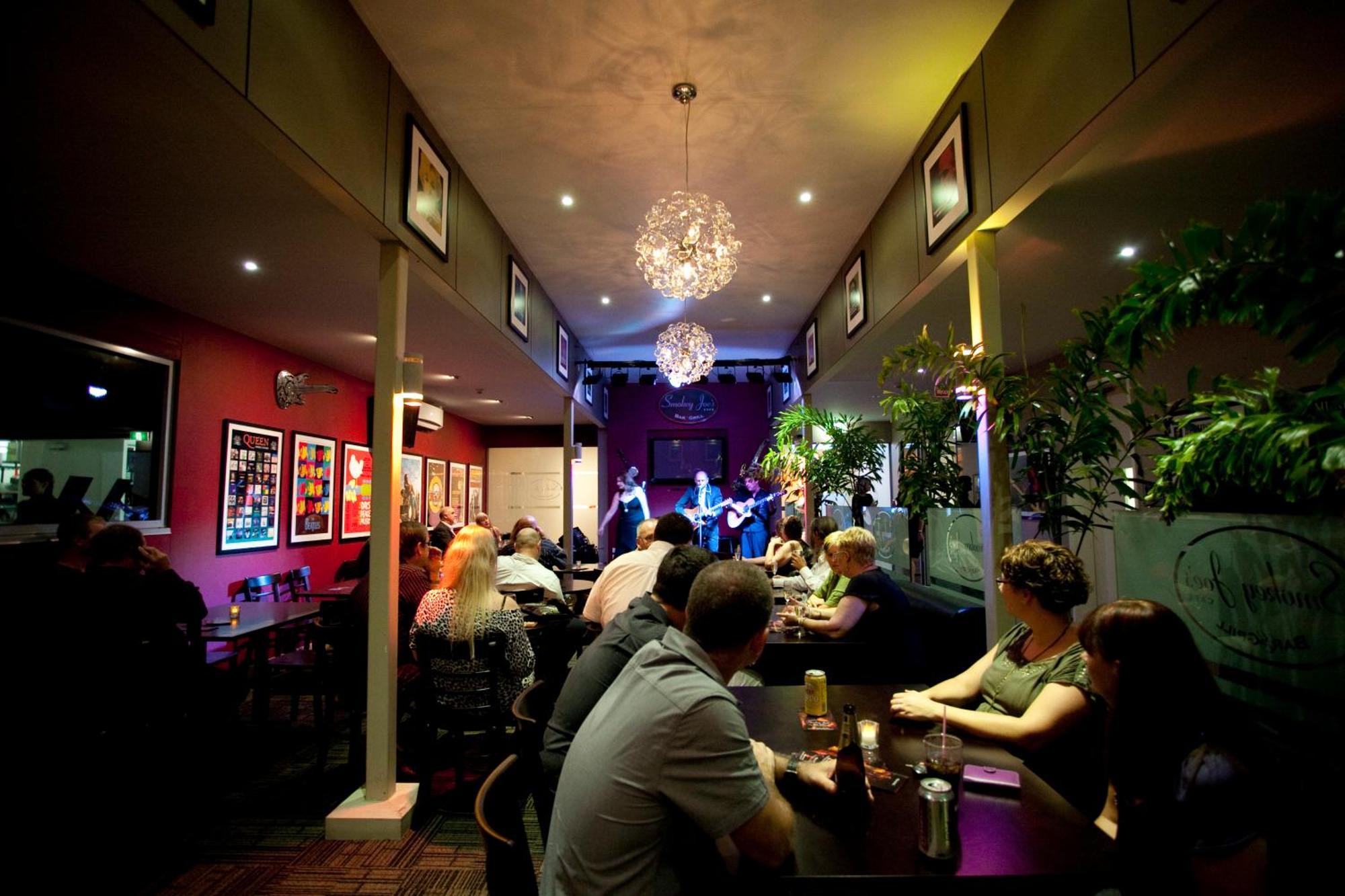 Ramada By Wyndham Hervey Bay Restaurant billede The interior of the restaurant
