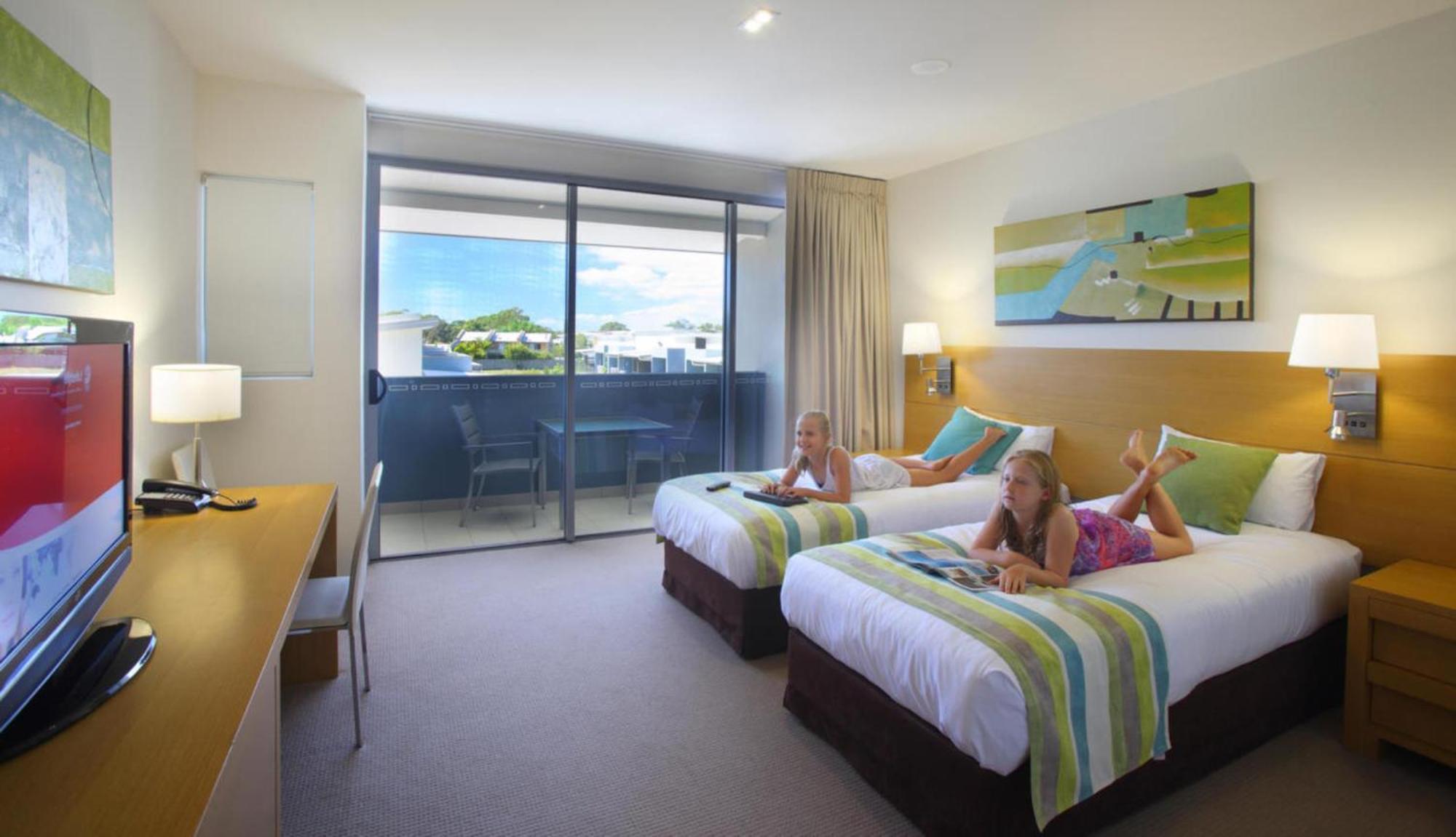 Ramada By Wyndham Hervey Bay Eksteriør billede A typical hotel room