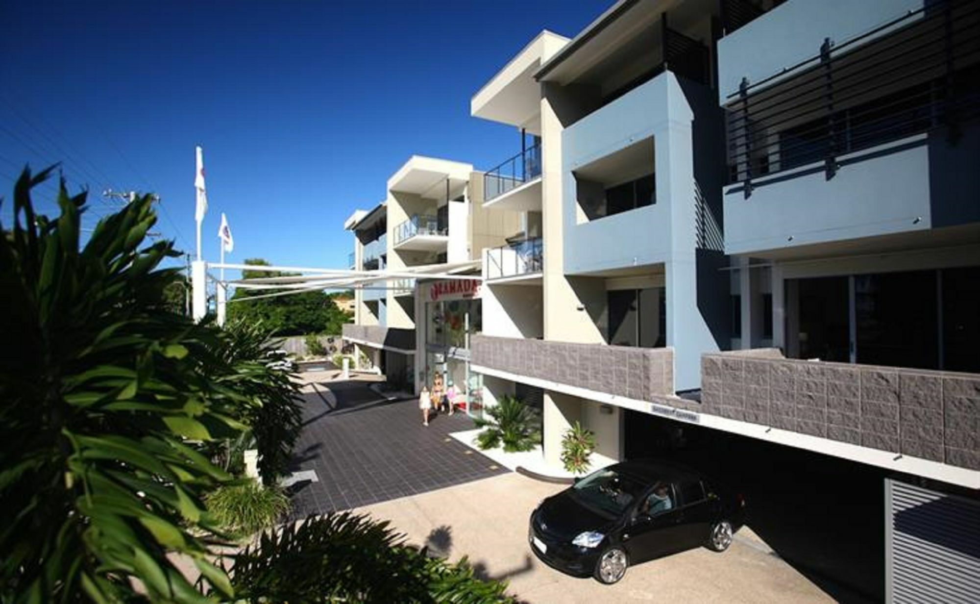 Ramada By Wyndham Hervey Bay Eksteriør billede The hotel's entrance