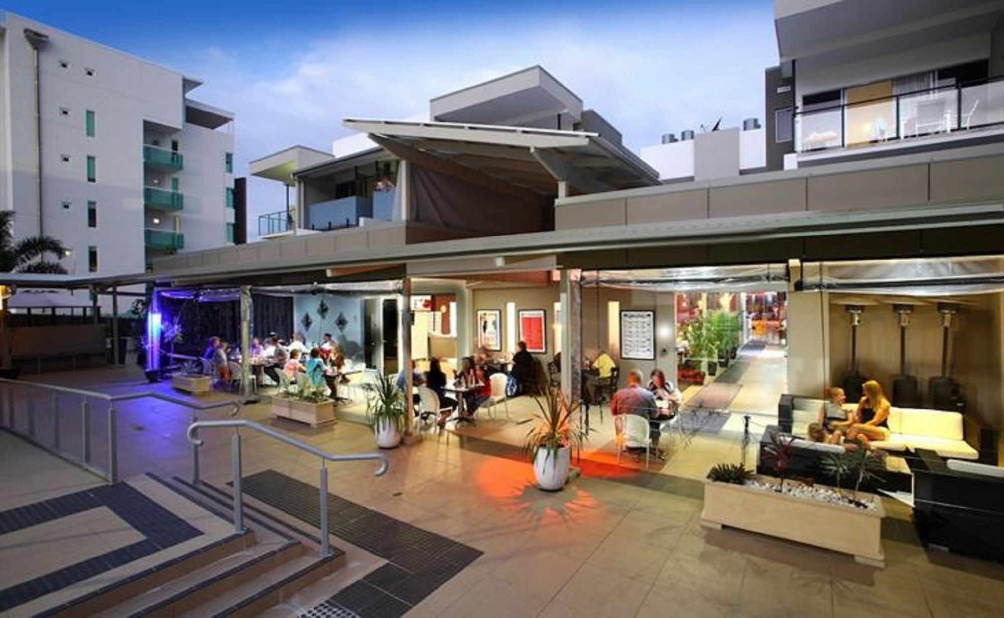 Ramada By Wyndham Hervey Bay Eksteriør billede The Village, 2010